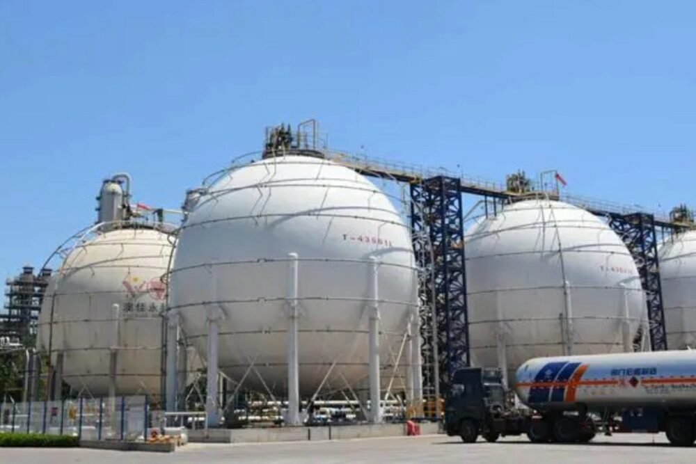 PC02T-water base paints anti corrosion and anti rust kina coatings (3) PC02T Waterborne Epoxy insulating and oil resistant pioneering coating for crude oil tank interior surface